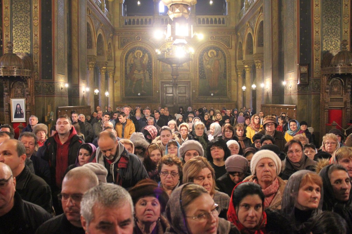 Slujbe şi binecuvântări la început de an în Oltenia 3395