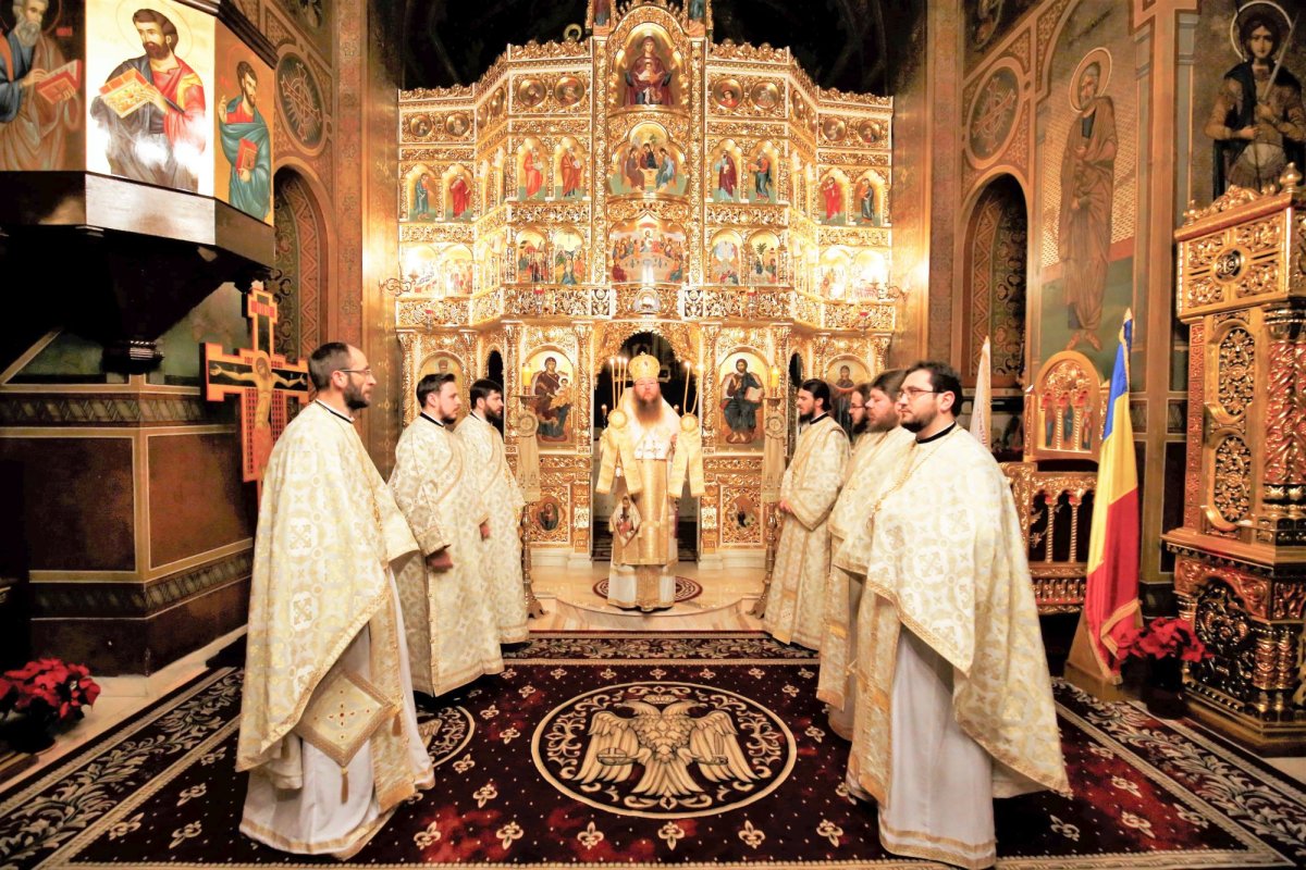 Slujiri arhierești la praznicul Tăierii-împrejur a Mântuitorului și de Sfântul Vasile cel Mare 3373