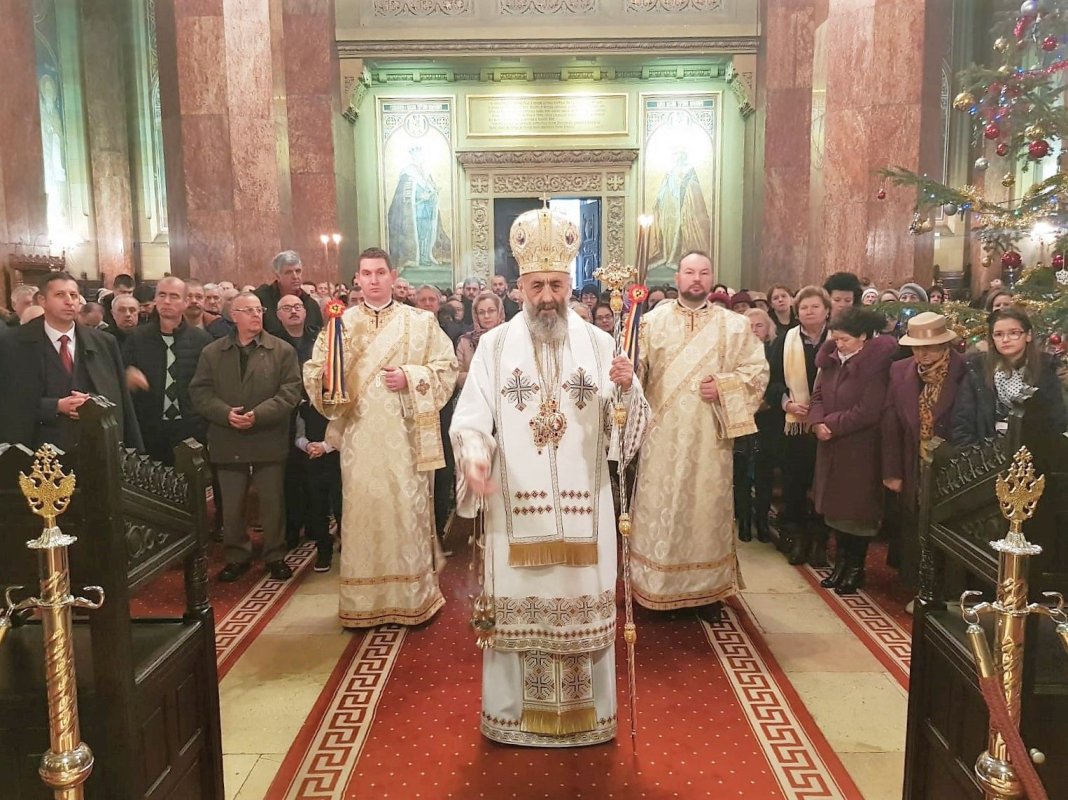 Slujiri arhierești la praznicul Tăierii-împrejur a Mântuitorului și de Sfântul Vasile cel Mare 3374