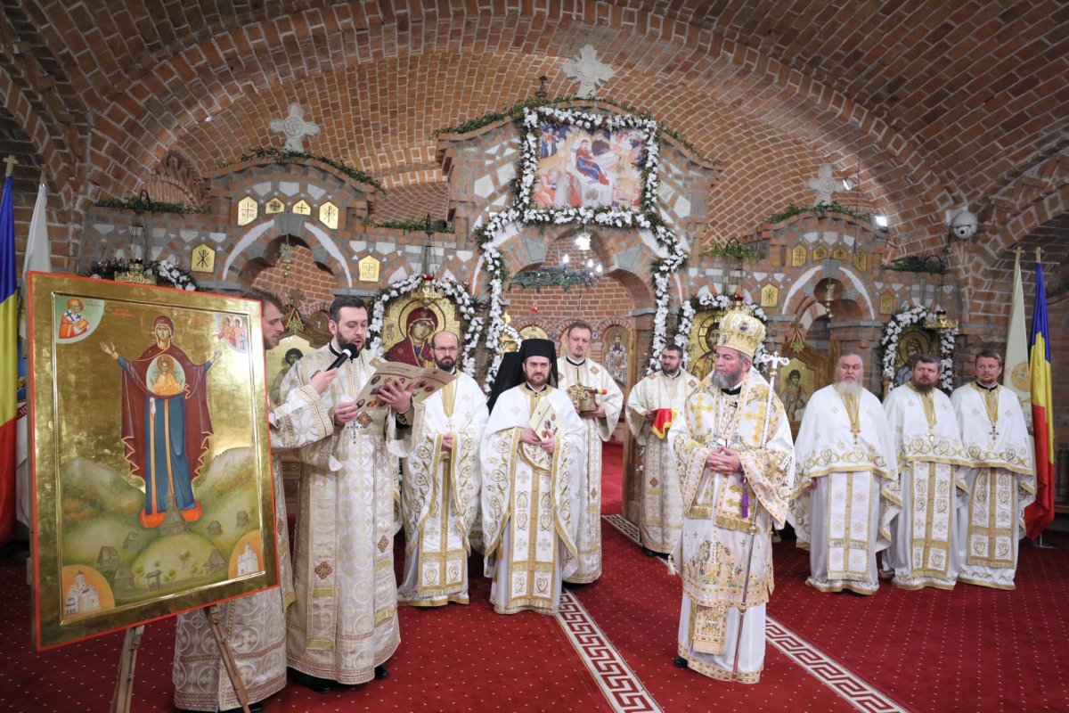 Slujiri arhierești la praznicul Tăierii-împrejur a Mântuitorului și de Sfântul Vasile cel Mare 3376