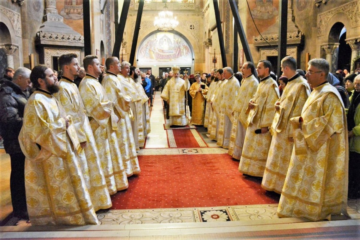 Slujiri arhierești la praznicul Tăierii-împrejur a Mântuitorului și de Sfântul Vasile cel Mare 3377