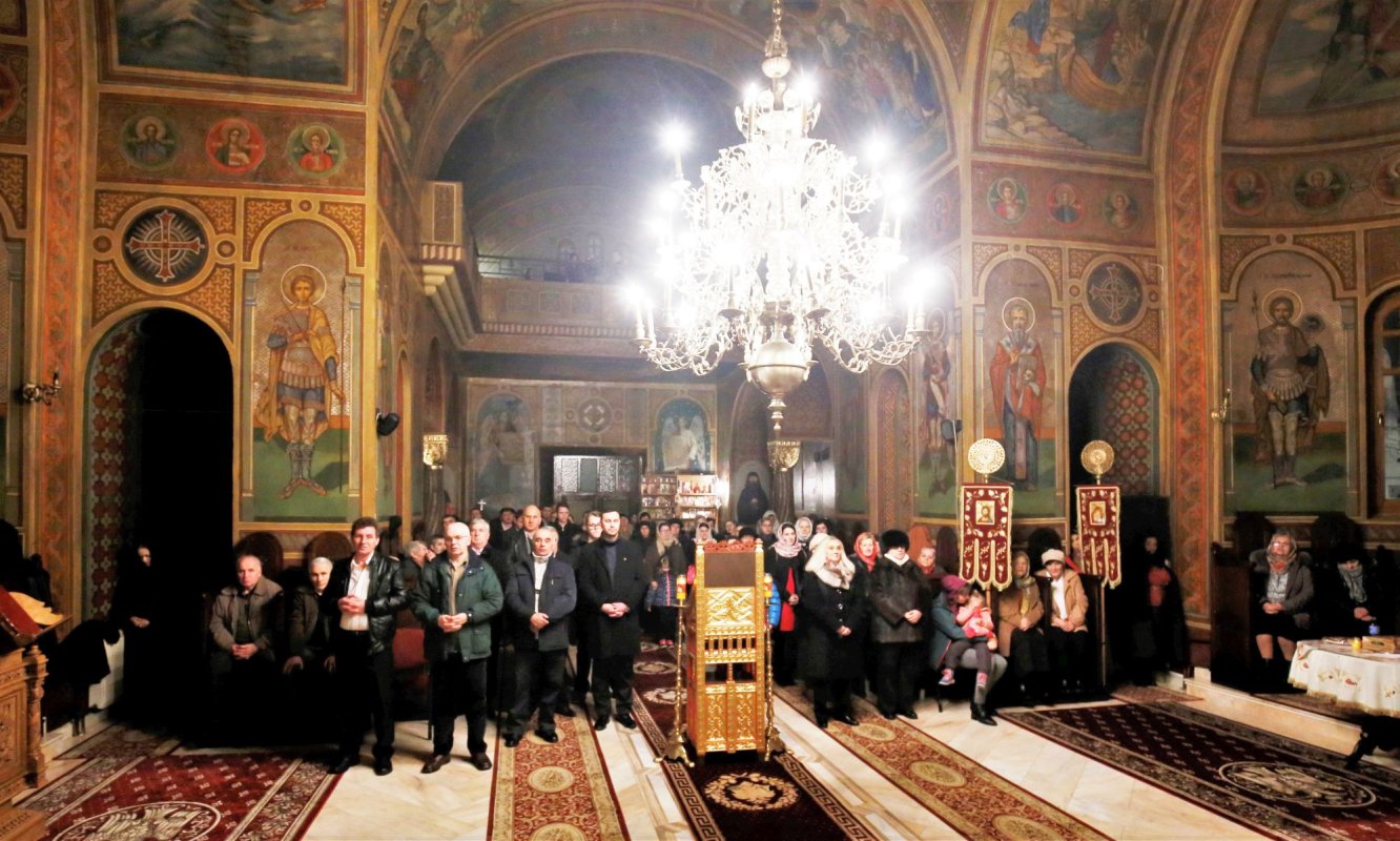 Slujiri arhierești la praznicul Tăierii-împrejur a Mântuitorului și de Sfântul Vasile cel Mare 3379