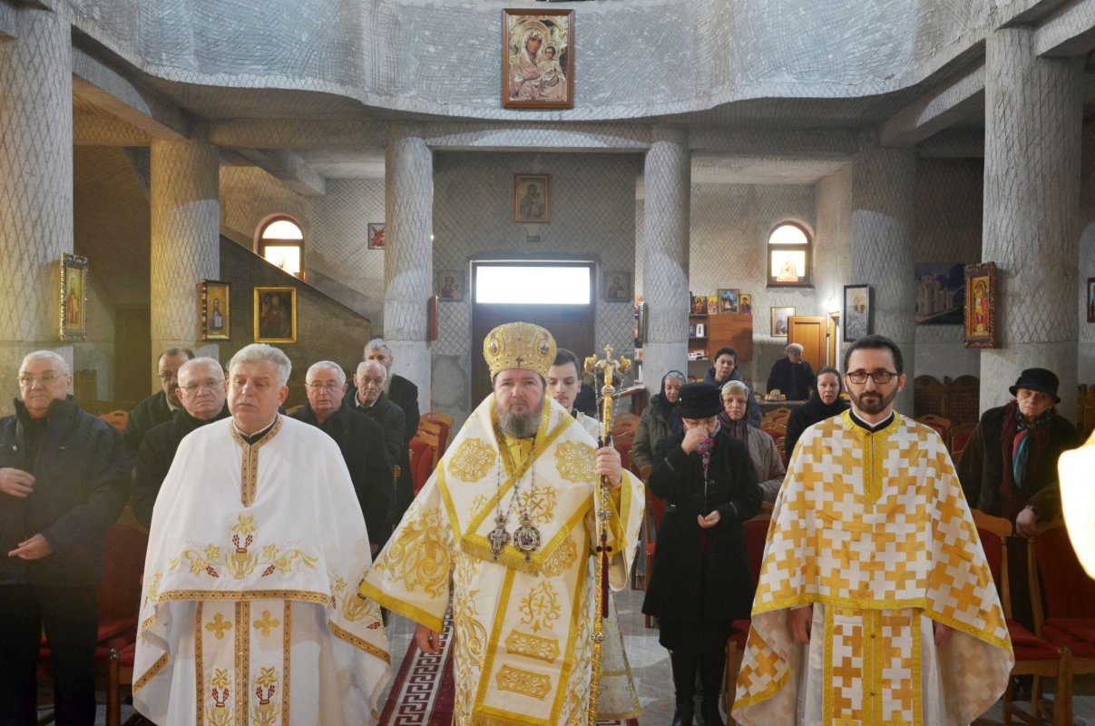 Slujiri arhierești la praznicul Tăierii-împrejur a Mântuitorului și de Sfântul Vasile cel Mare 3380