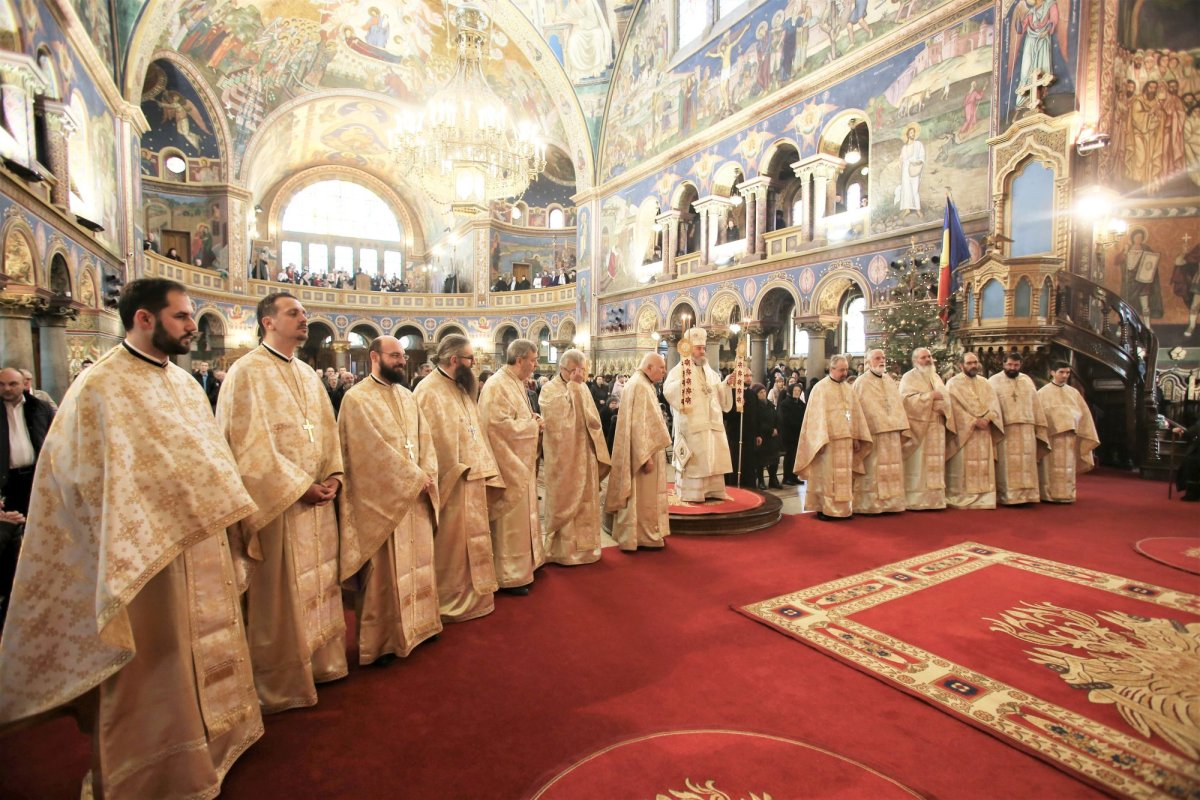 Slujiri arhierești la praznicul Tăierii-împrejur a Mântuitorului și de Sfântul Vasile cel Mare 3382