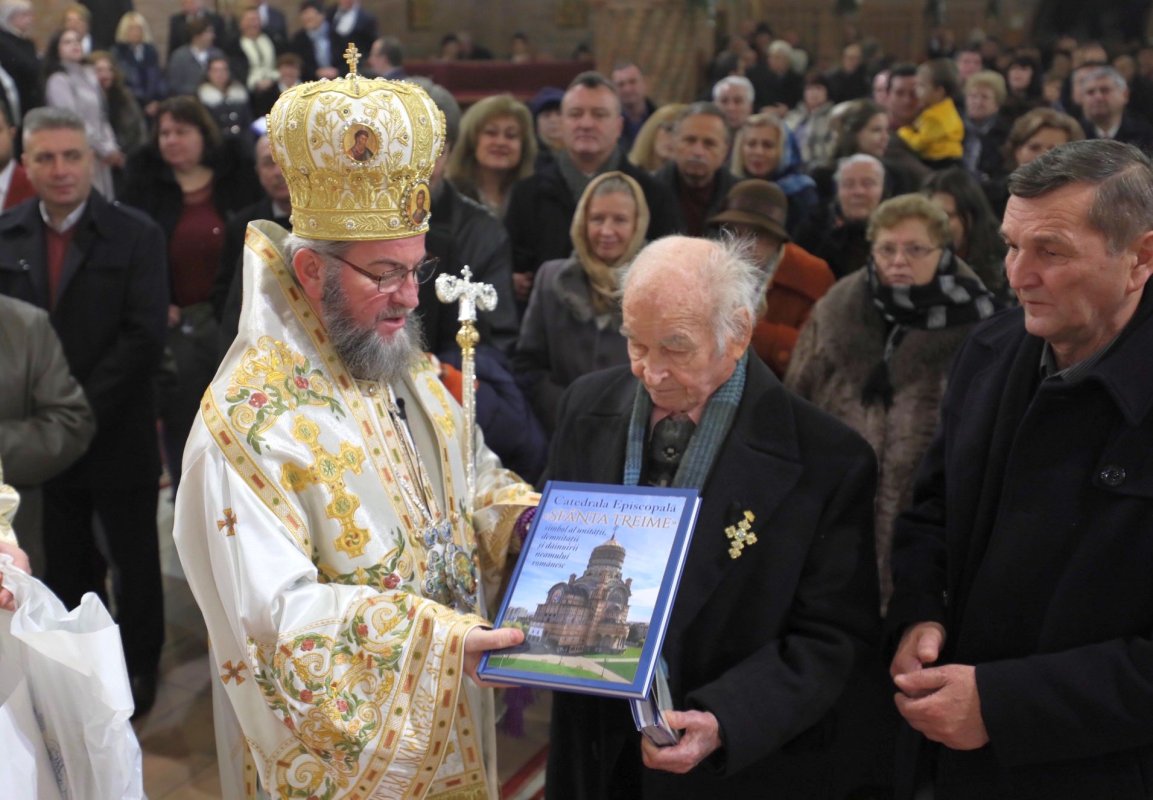 Slujiri arhierești la praznicul Tăierii-împrejur a Mântuitorului și de Sfântul Vasile cel Mare 3384