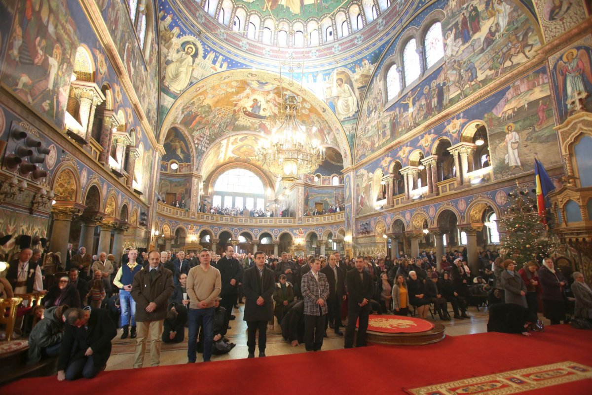 Slujiri arhierești la praznicul Tăierii-împrejur a Mântuitorului și de Sfântul Vasile cel Mare 3387