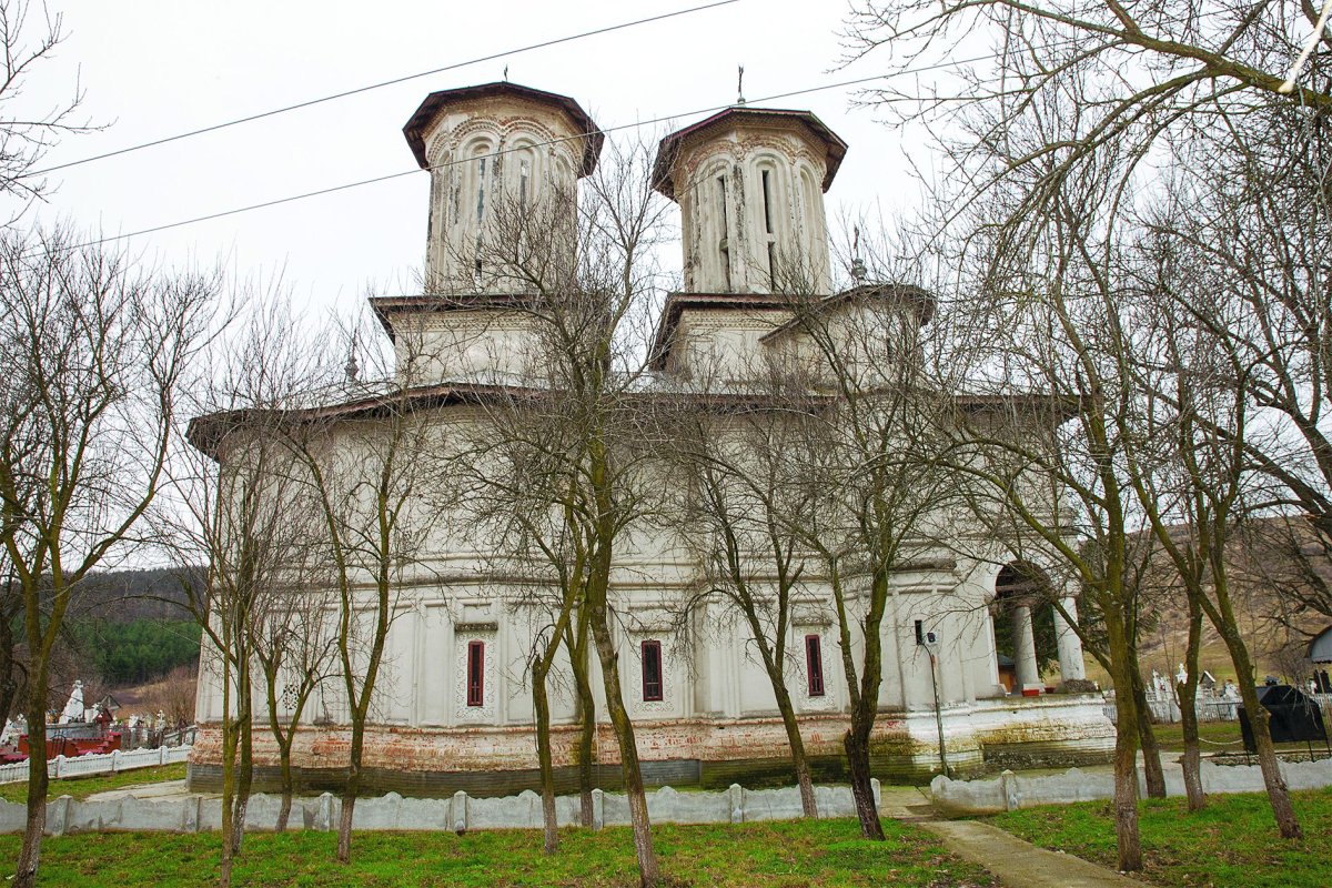 Ctitoria bivornicului Constantin Brădescul din Brădeşti-Bătrâni 3300