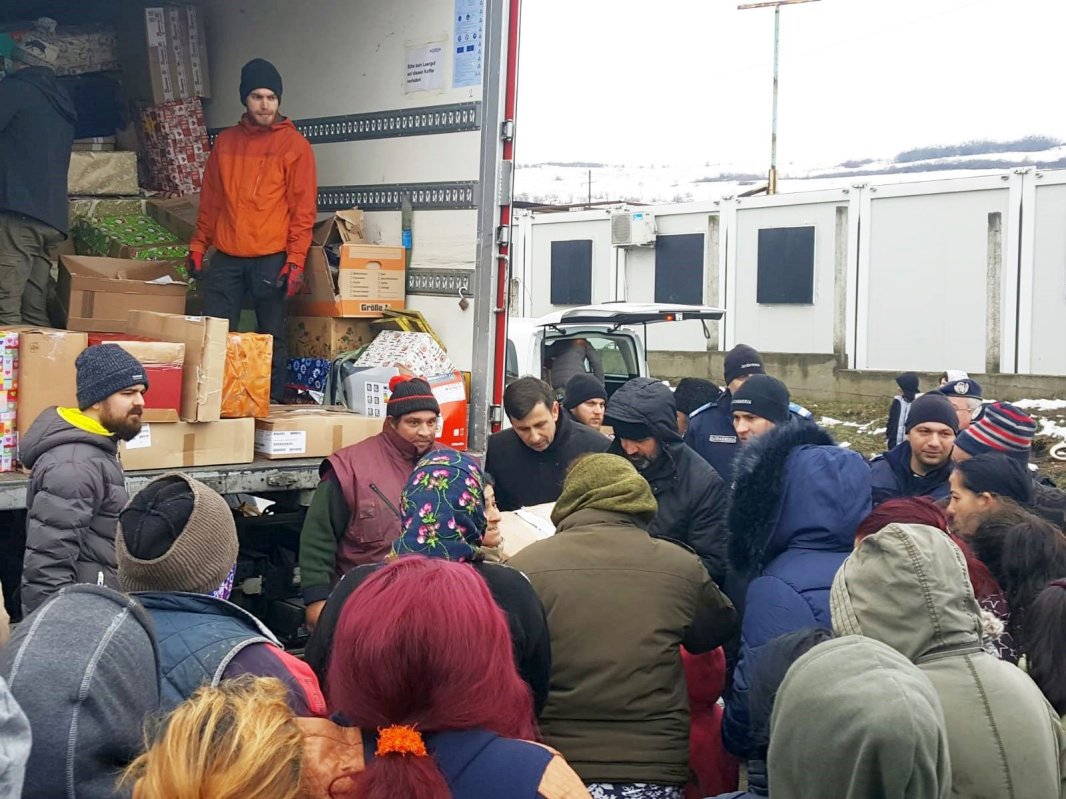 „Camionul de Crăciun”, al optulea an în mijlocul comunității din Pata Rât, Cluj 3230