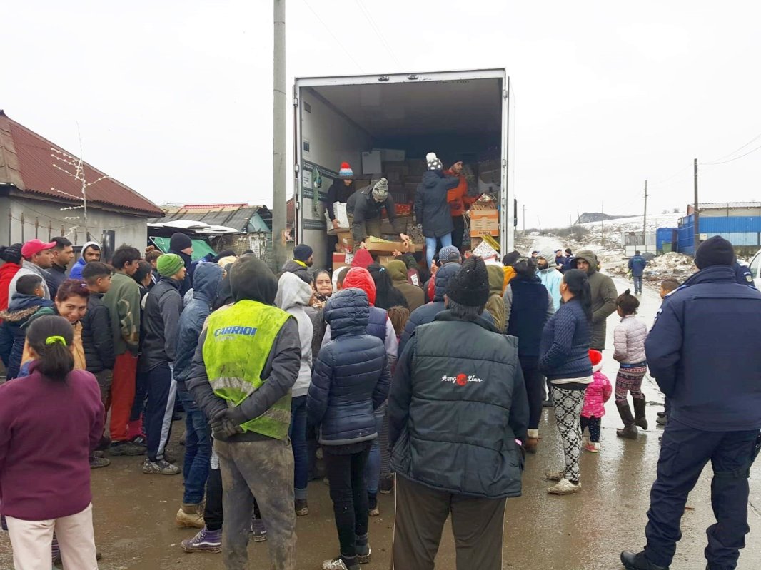 „Camionul de Crăciun”, al optulea an în mijlocul comunității din Pata Rât, Cluj 3231