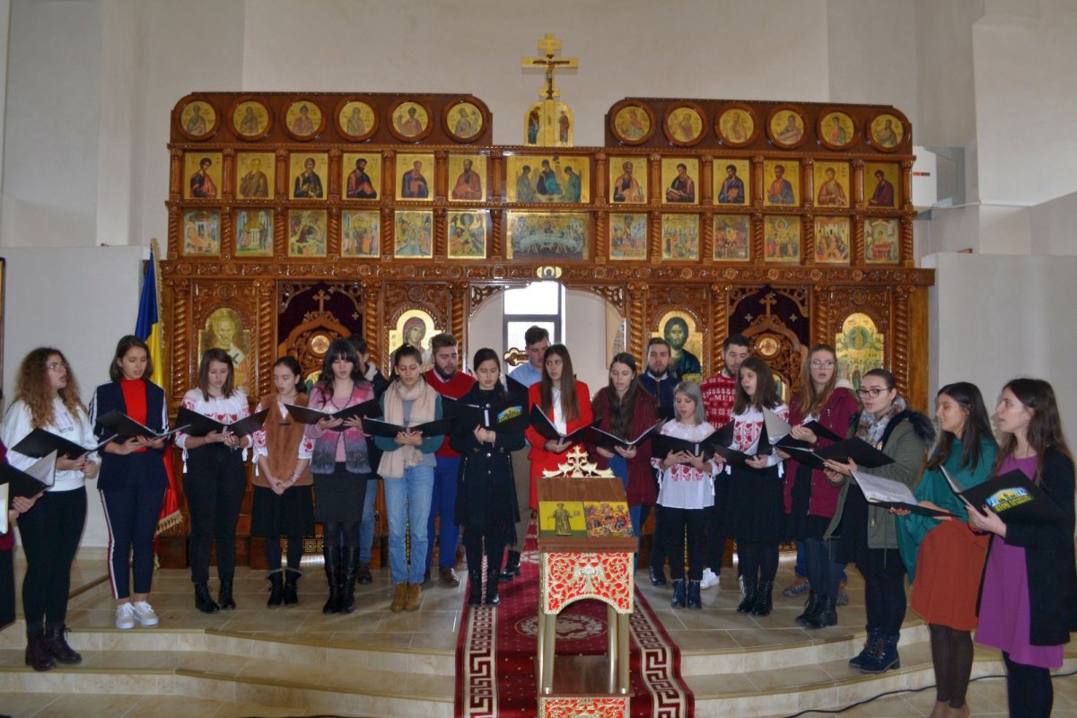 Eveniment dedicat tinerilor, la Măureni 3227