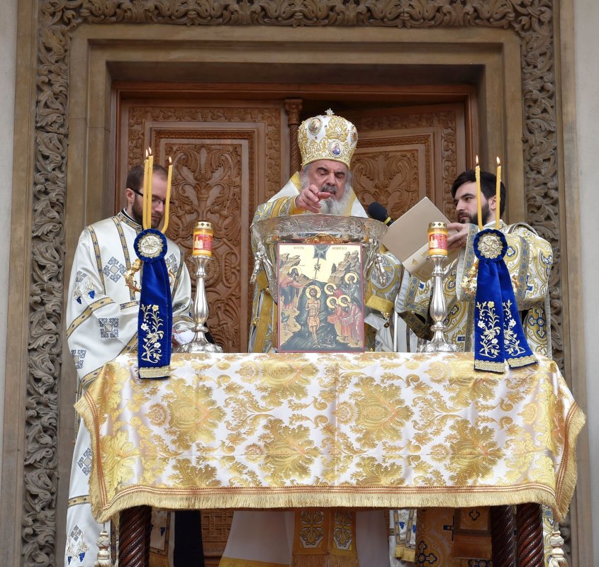 „Mărturisim că apa sfințită este curățitoare spre viață veșnică” 3199