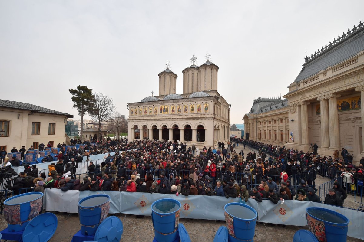 „Mărturisim că apa sfințită este curățitoare spre viață veșnică” 3202