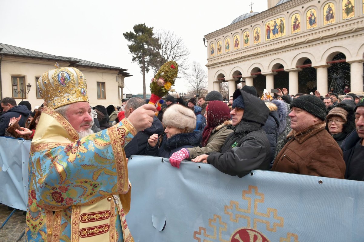 „Mărturisim că apa sfințită este curățitoare spre viață veșnică” 3203