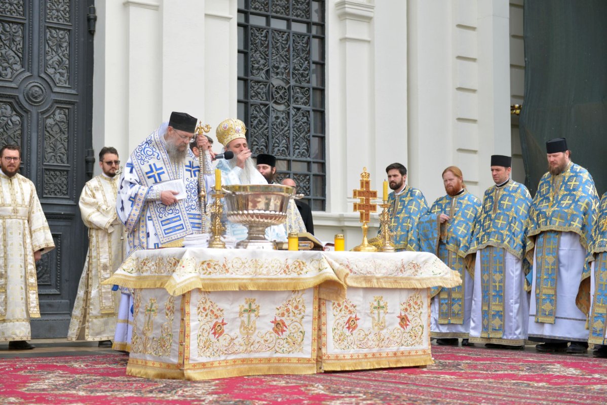 „Sărbătoarea Bobotezei ne arată că Dumnezeu binecuvântează întreaga creaţie” 3148