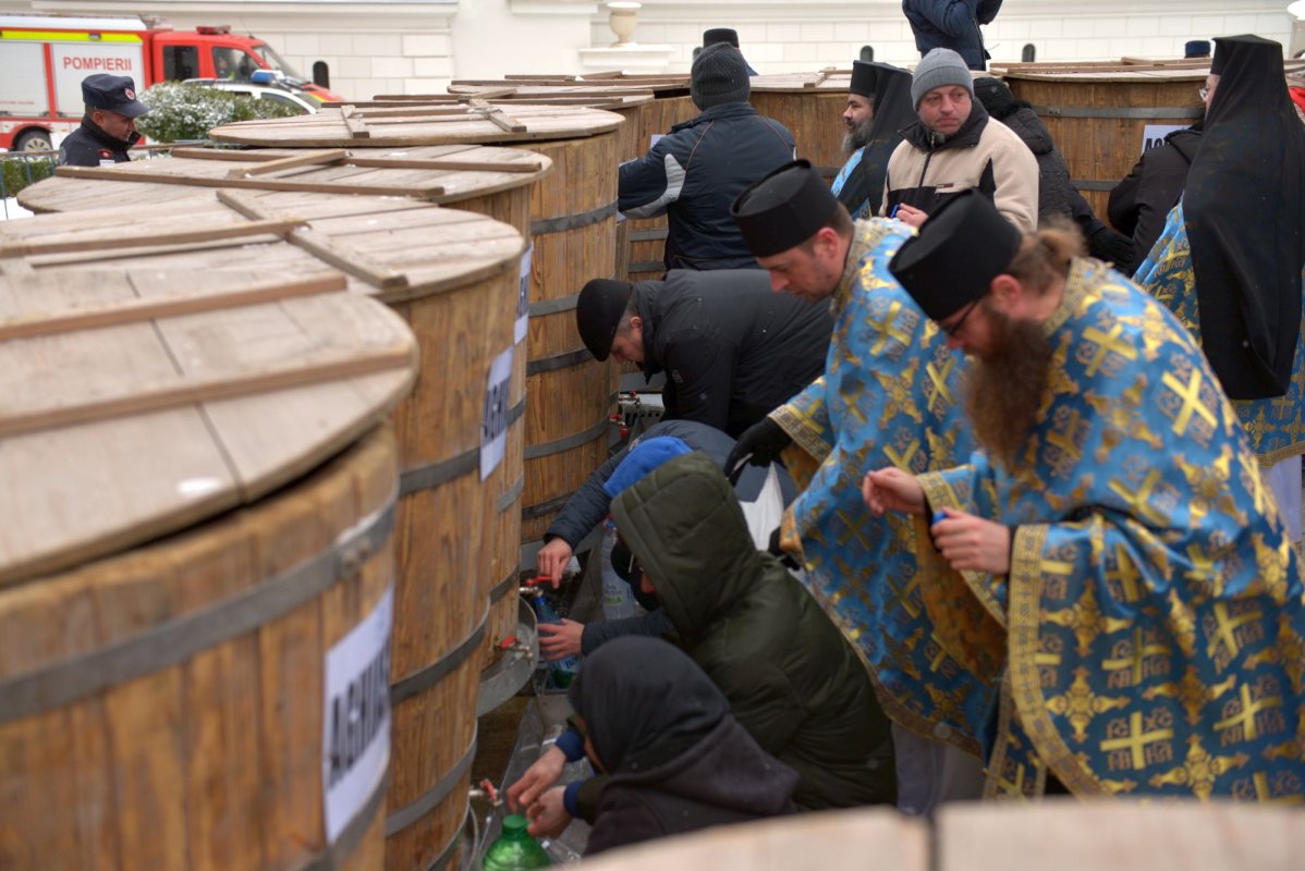 „Sărbătoarea Bobotezei ne arată că Dumnezeu binecuvântează întreaga creaţie” 3150