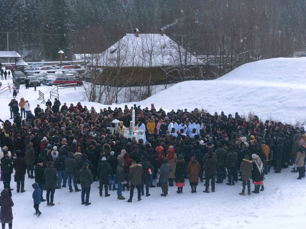 Sfinţirea cea mare a apei în Bucovina 3056