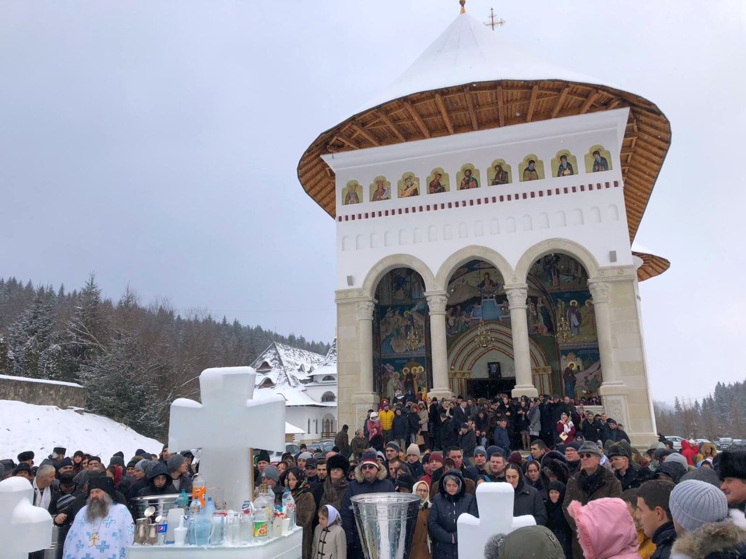 Sfinţirea cea mare a apei în Bucovina 3057