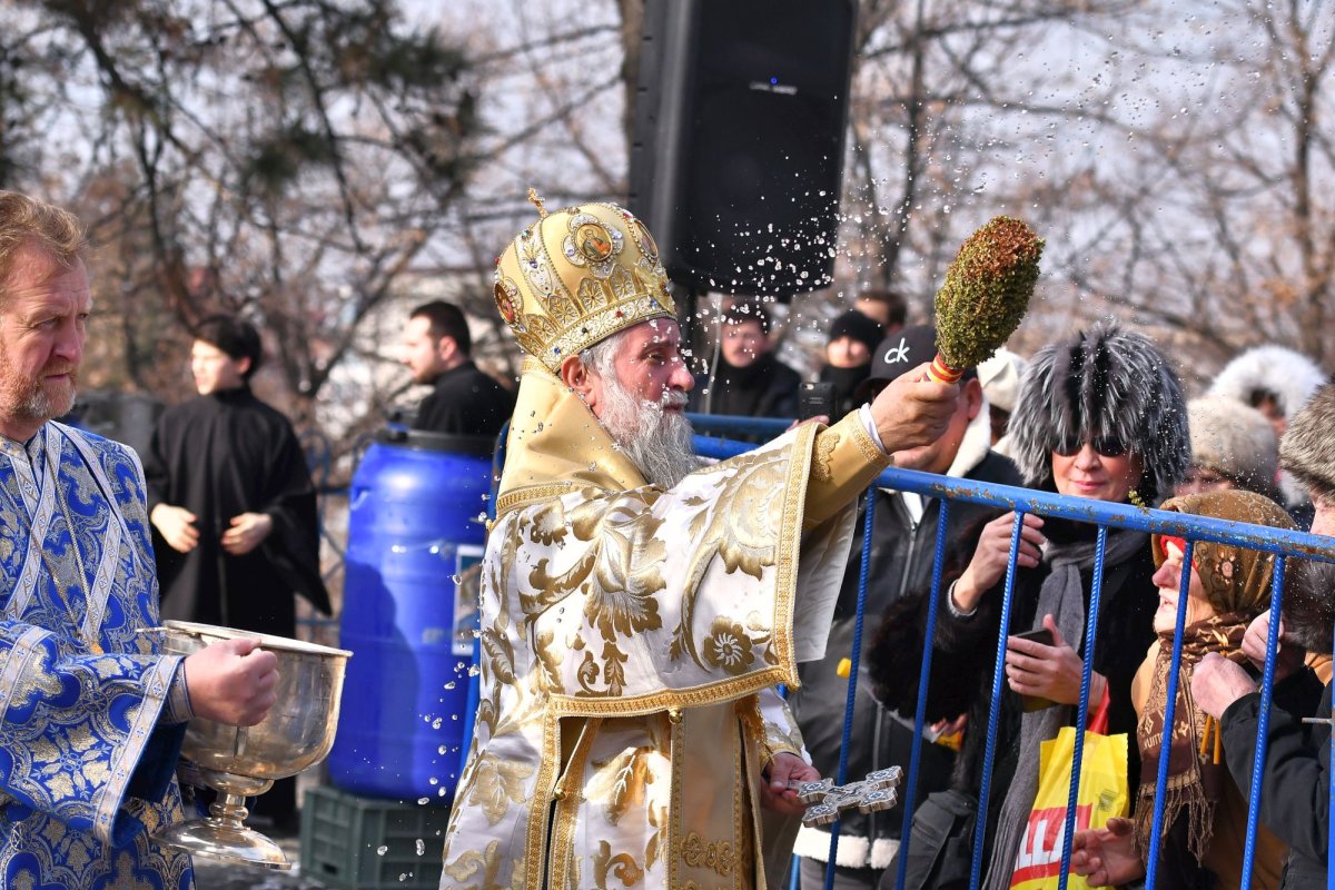 Slujbe arhiereşti  la Craiova şi Severin 3076