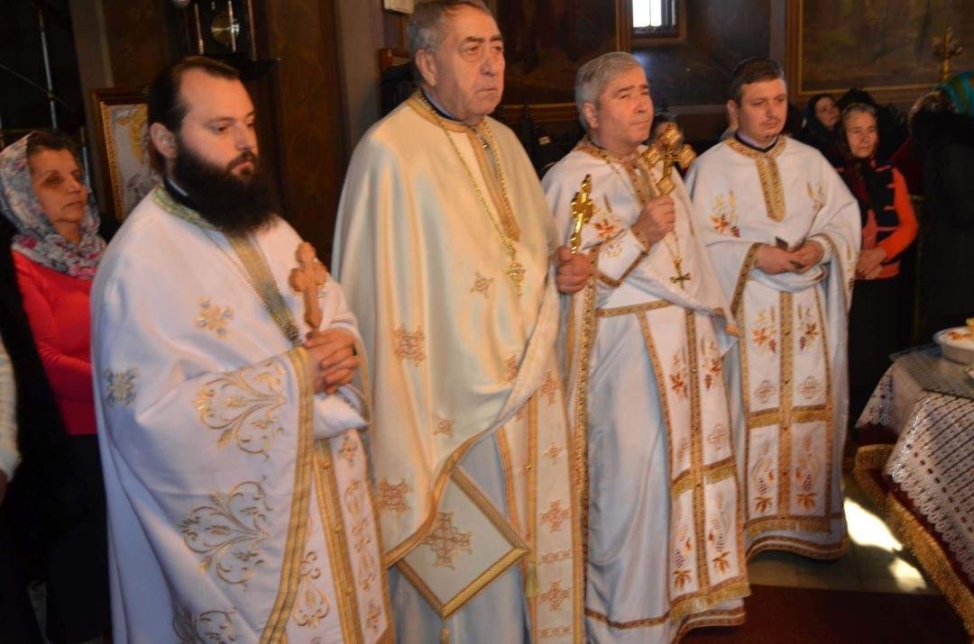 Biserica Grecescu în veşmânt de praznic 2993