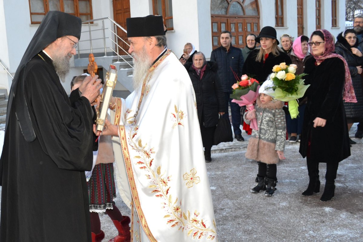 Slujbă arhierească în Parohia „Sfântul Ioan Botezătorul” Botoşani 2977