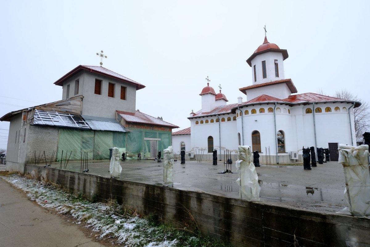 Grijă faţă de nevoiaşi  la Parohia Tânganu 2954