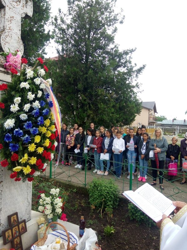 Grijă faţă de nevoiaşi  la Parohia Tânganu 2958