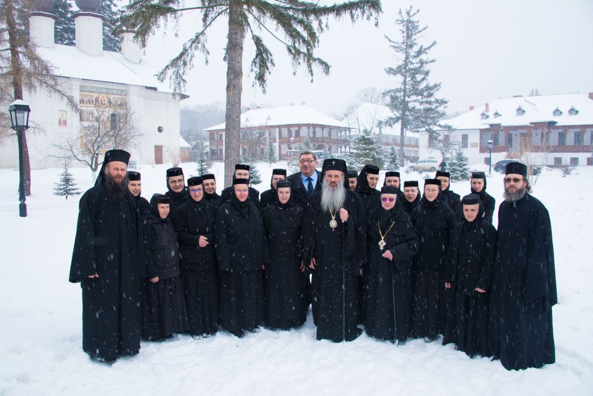 Maica stareţă Teofana Scântei a primit „Crucea Patriarhală” 2855