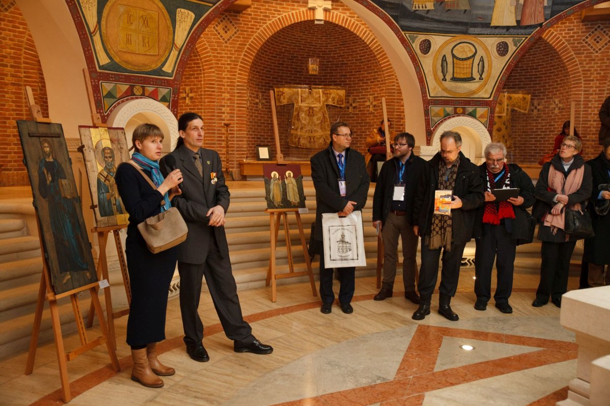 Comunicări ştiinţifice, vernisaj de icoane şi lansări de carte, în cadrul Conferinţei IOTA organizate la Iaşi 2808