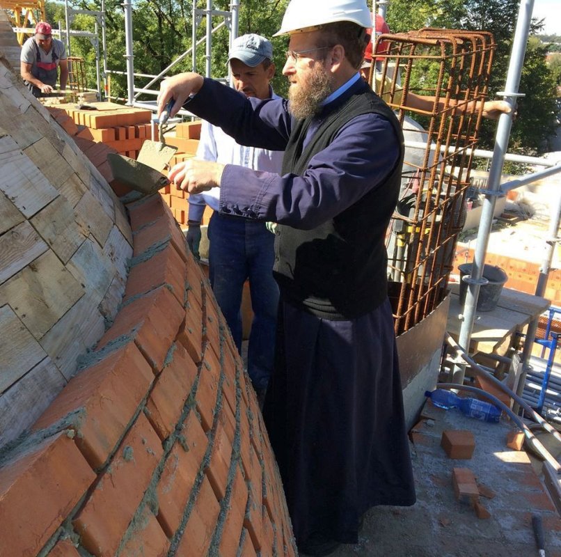 Un simbol  al Ortodoxiei românești  în inima Germaniei 2972