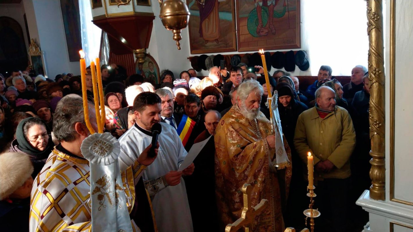 Liturghie arhierească în Parohia Zăpodeni de Sus 2668