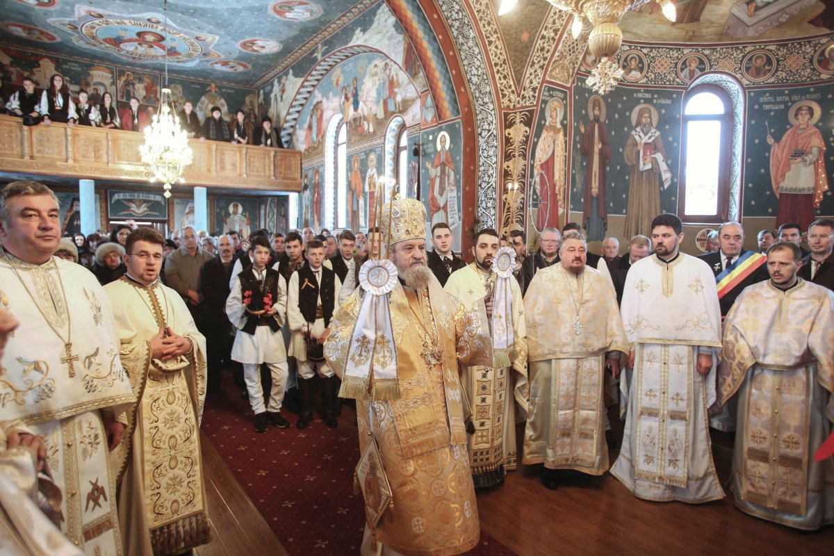 Slujiri arhierești în Duminica după Botezul Domnului 2711