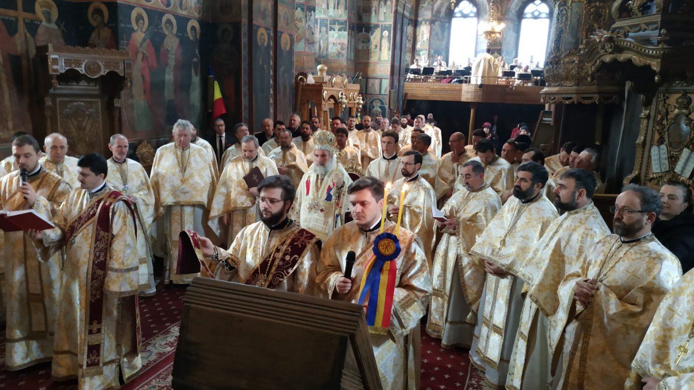 Preoţii Protoieriei Oneşti, în Sinaxă la Roman 2532