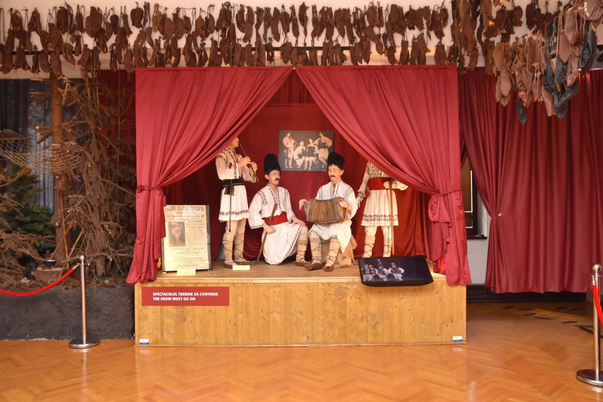 Călătorie în jurul lumii în opinci 2370