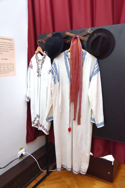 Călătorie în jurul lumii în opinci 2378