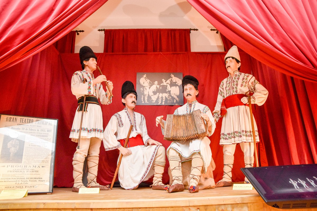 Călătorie în jurul lumii în opinci 2381