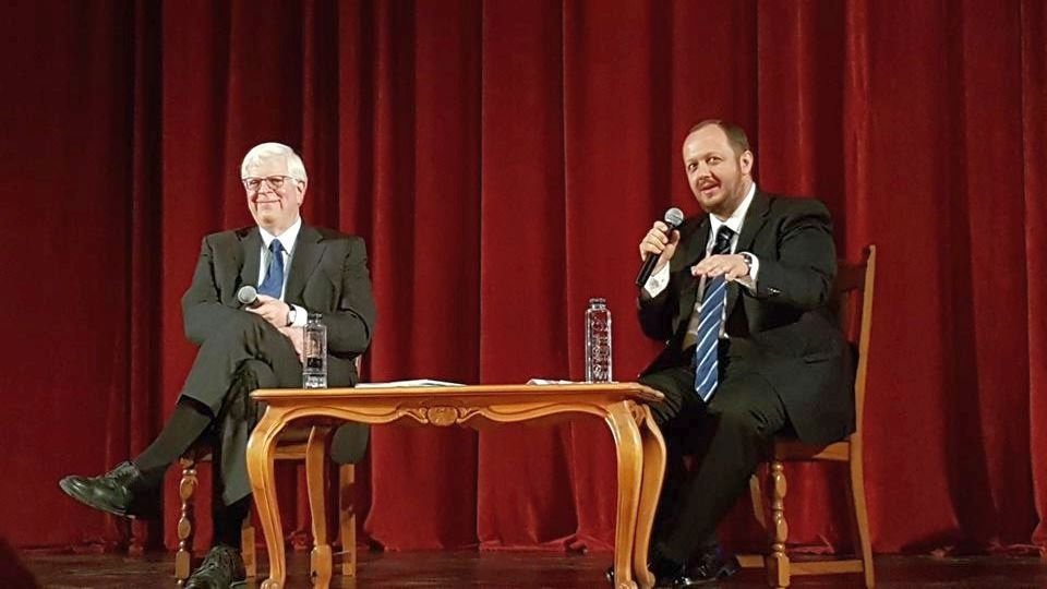 În lumea iubirii idolatre, valorile nu mai au valoare 2520