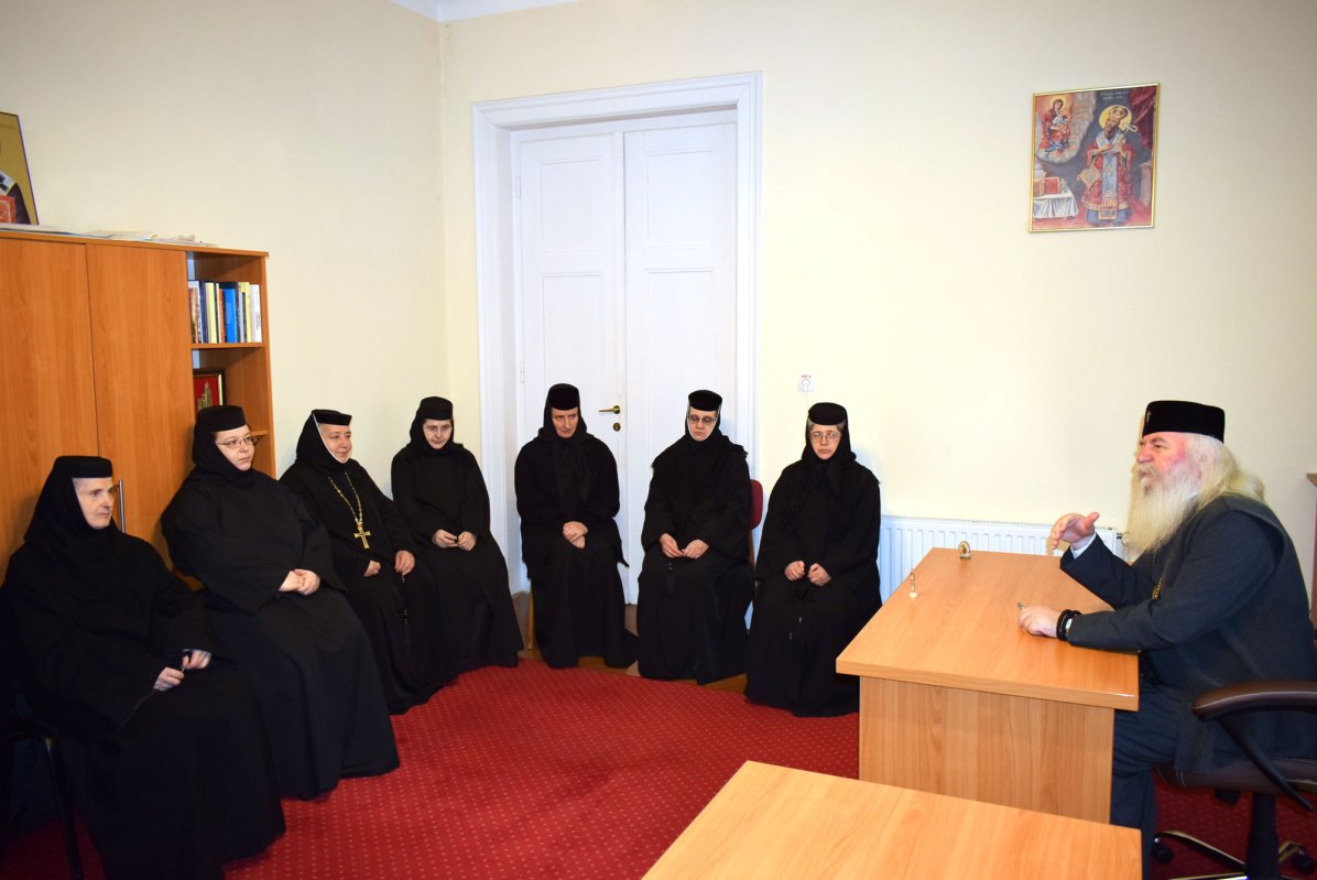 Activități filantropice pentru semenii aflați în nevoi 2342