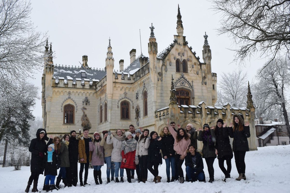 E de ajuns să fii tânăr pentru a fi fericit? 2310