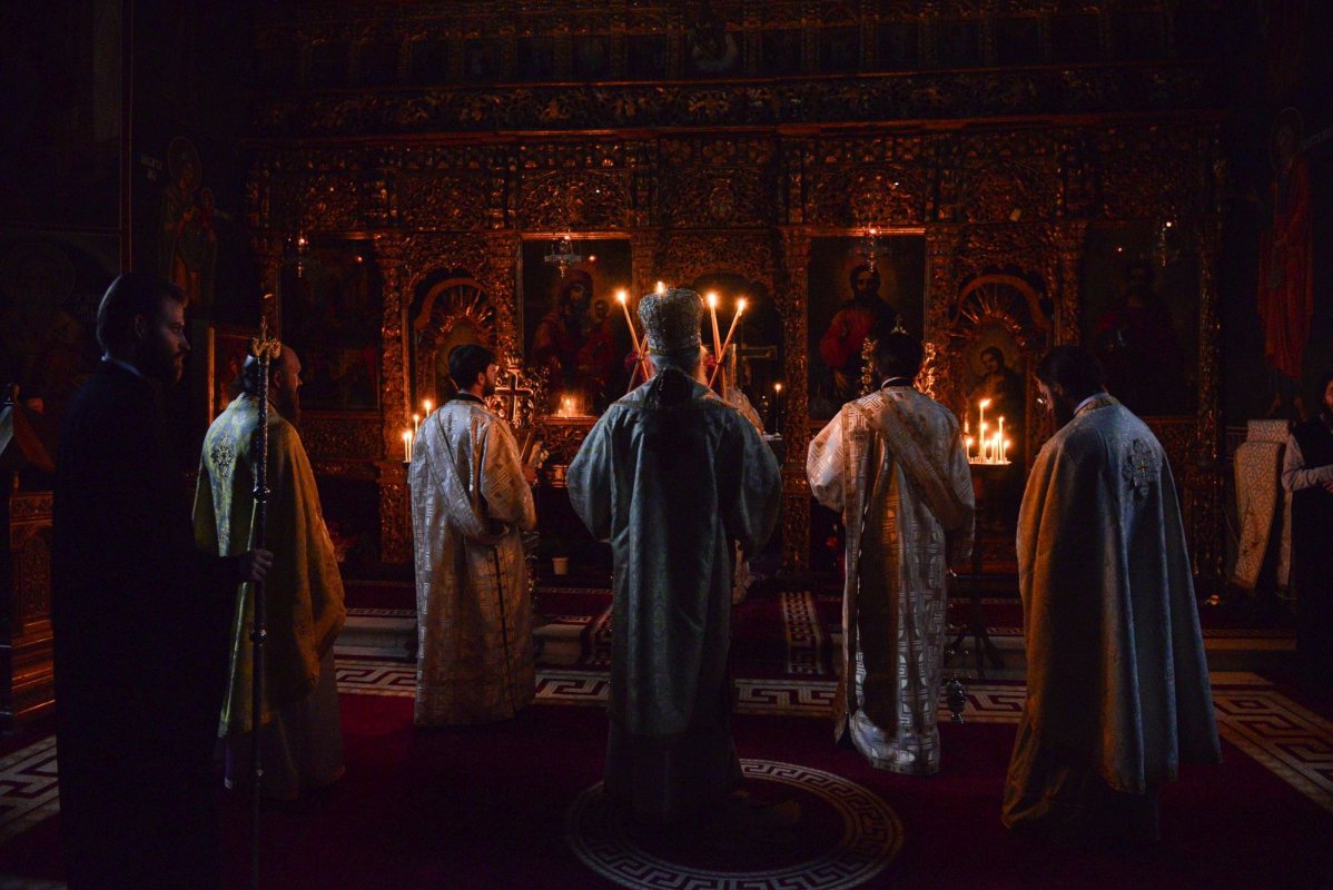 IPS Mitropolit Teofan a slujit la vechea Catedrală Mitropolitană din Iaşi 2302