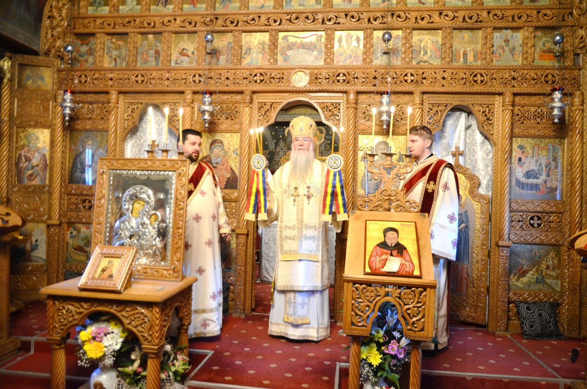 Liturghii arhiereşti la mănăstirile Cârcea şi Vodiţa 2348