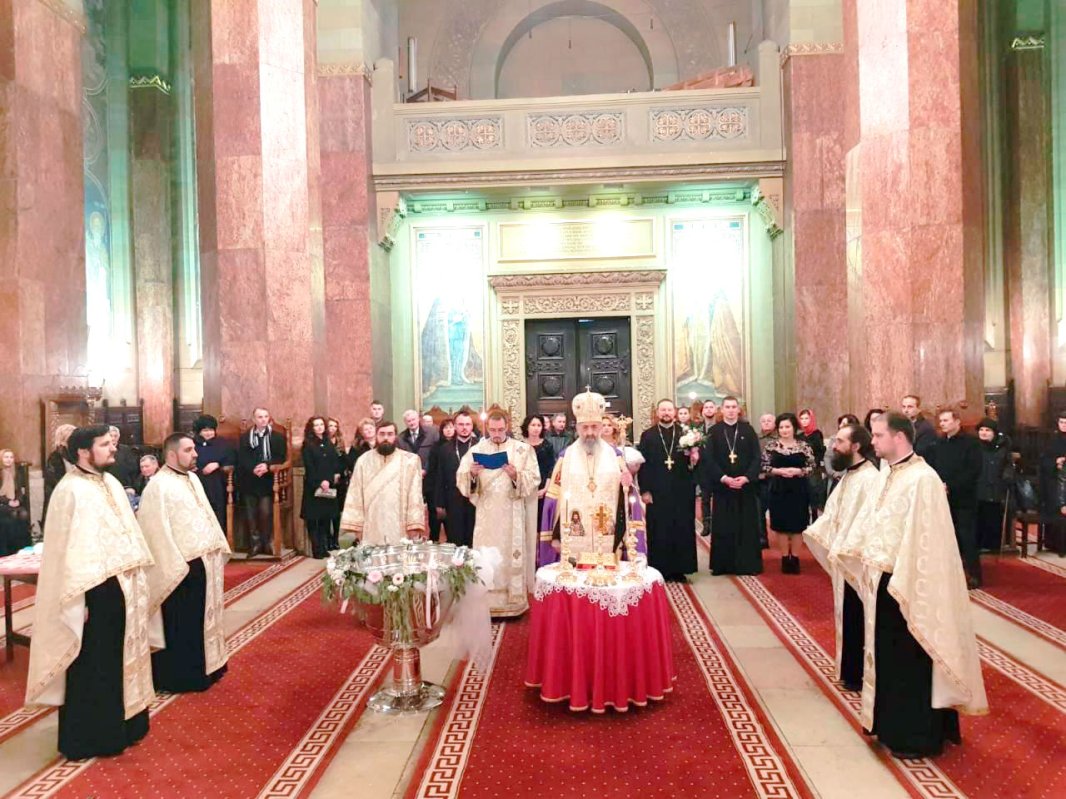 Slujiri arhiereşti în Duminica a 29-a după Rusalii 2254