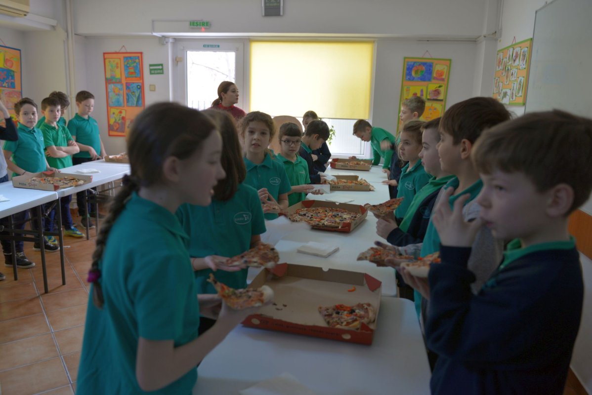 Pizza pentru 7.700 de elevi din Iaşi 2149