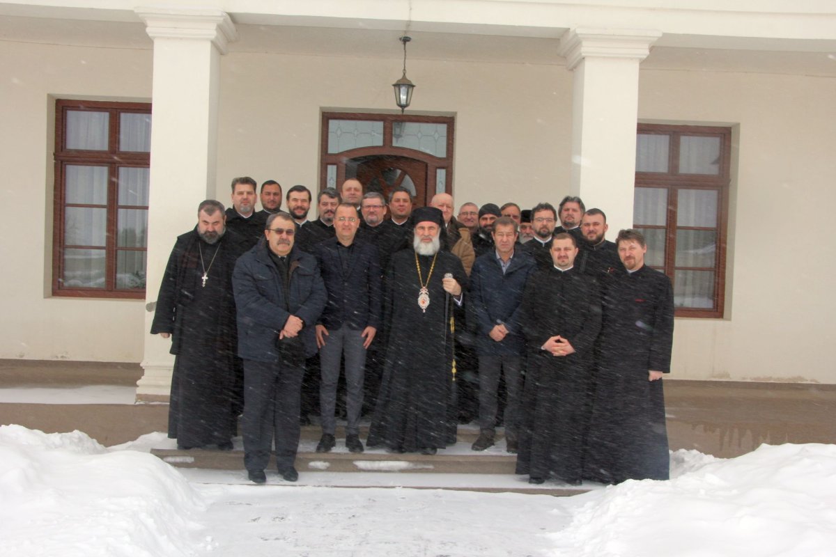 Întâlnirea Consiliului eparhial al Arhiepiscopiei Romanului şi Bacăului 2091
