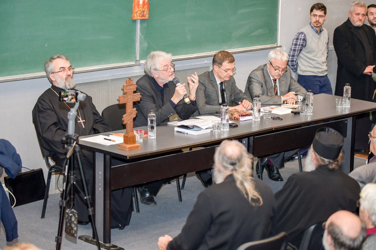 Conferința „Luminile Evului Mediu întunecat” 2046