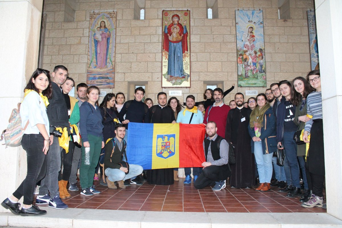 Pelerinajul tinerilor pe urmele  Mântuitorului 2001