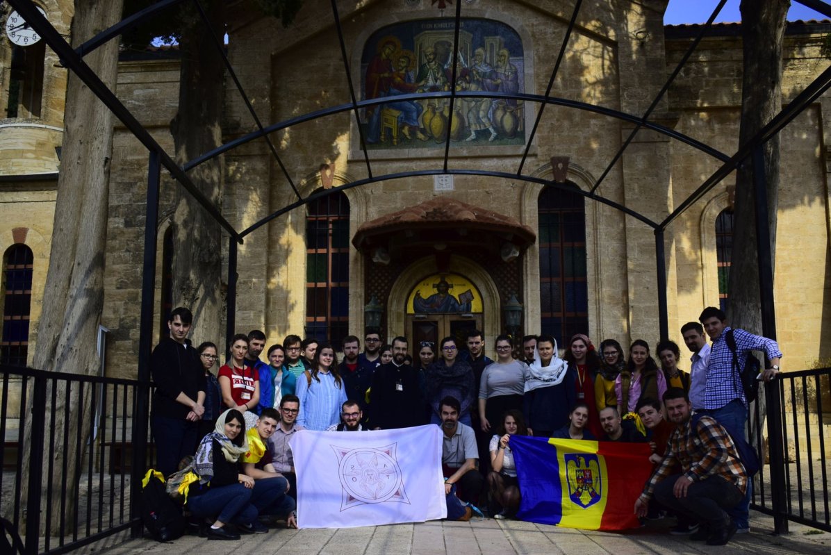 Pelerinajul tinerilor pe urmele  Mântuitorului 2004