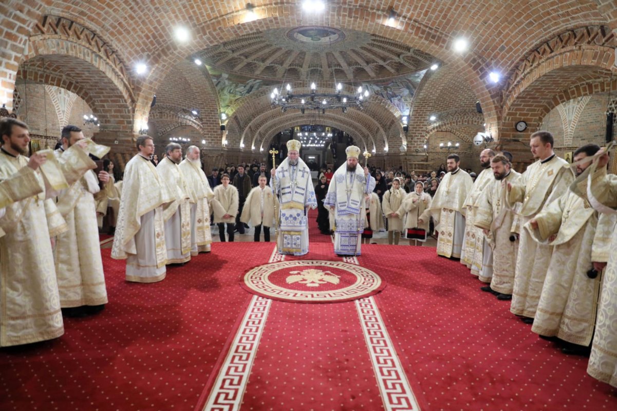 Slujiri arhiereşti în Duminica  a 31-a după Rusalii 1825