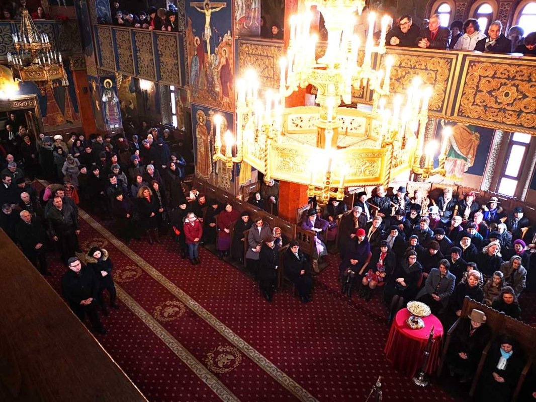 Sărbătoare la Biserica „Sfinţii  Trei Ierarhi” din Aiud 1744