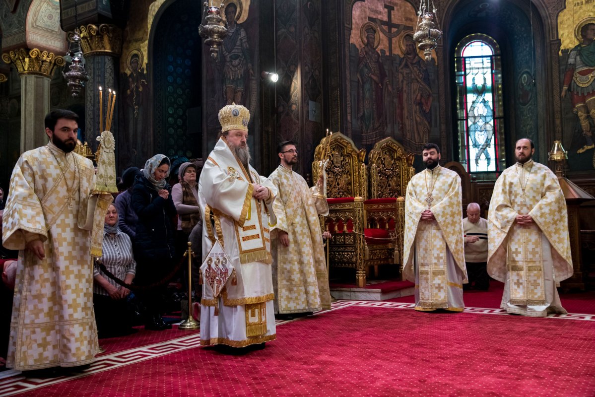 Sfinții Trei Ierarhi, prăznuiți la Catedrala Patriarhală  1672