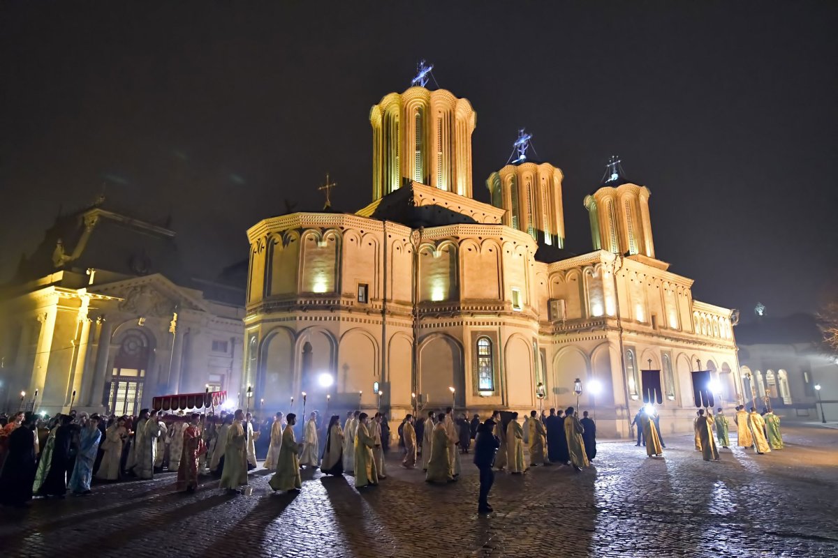 Sfinții Trei Ierarhi, prăznuiți la Catedrala Patriarhală  1673